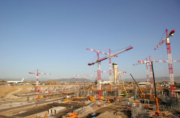 heavy duty construction cranes